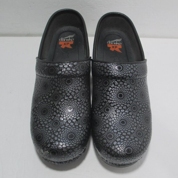 DANSKO XP Clogs Black Silver Tooled Leather Shoes Size 39 (8.5-9 US) - Picture 2 of 8